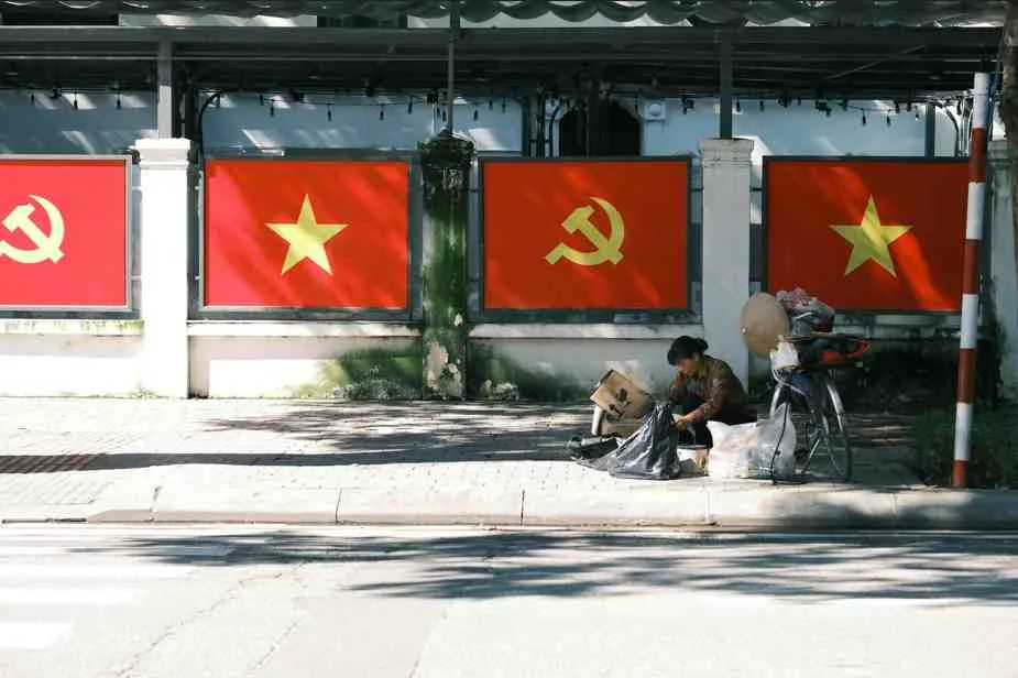 communism versus capitalism basic system overview