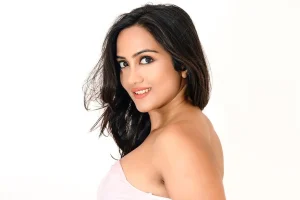 amika shail age